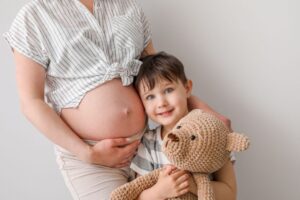 Ouder en kind. We bieden hulp op het gebied van zwangerschap, kinderwens, hormonen, voeding, kinderfysiotherapie, bekkentherapie, manueel therapie bij kinderen en manueel therapie bij volwassenen, zwangerschapsreflexologie