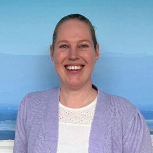 Carine Tonnis - fysiotherapiecarine Carine Tonnis - Fysiotherapeut gespecialiseerd in bekkentherapie, sportgerichte therapie en bio-elektrische revalidatie (symbiont). Helpt bij sport en blessures en bekkenpijn, problemen aan het bekken.